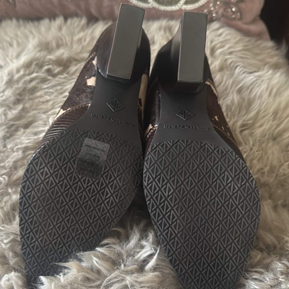 Donald pliner wedge bootie 8 like new - Picture 3 of 5